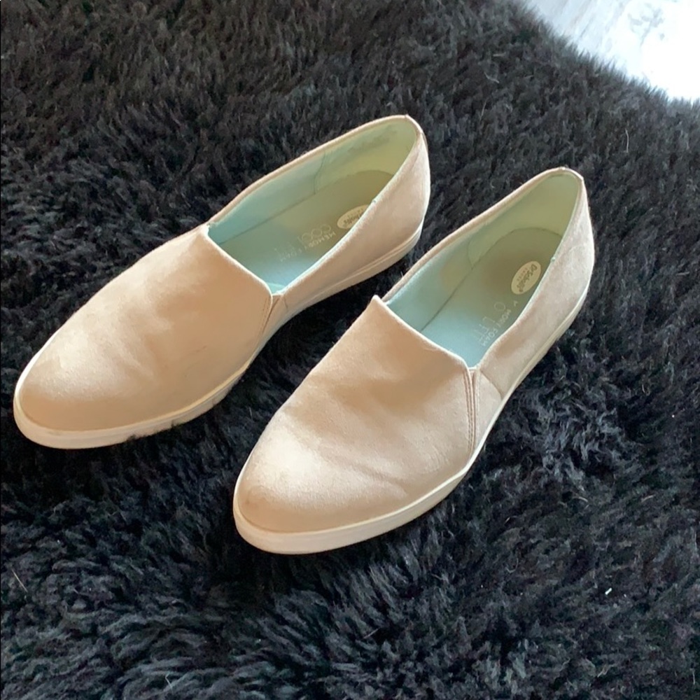 Slip on, soft pointed Dr. Scholls